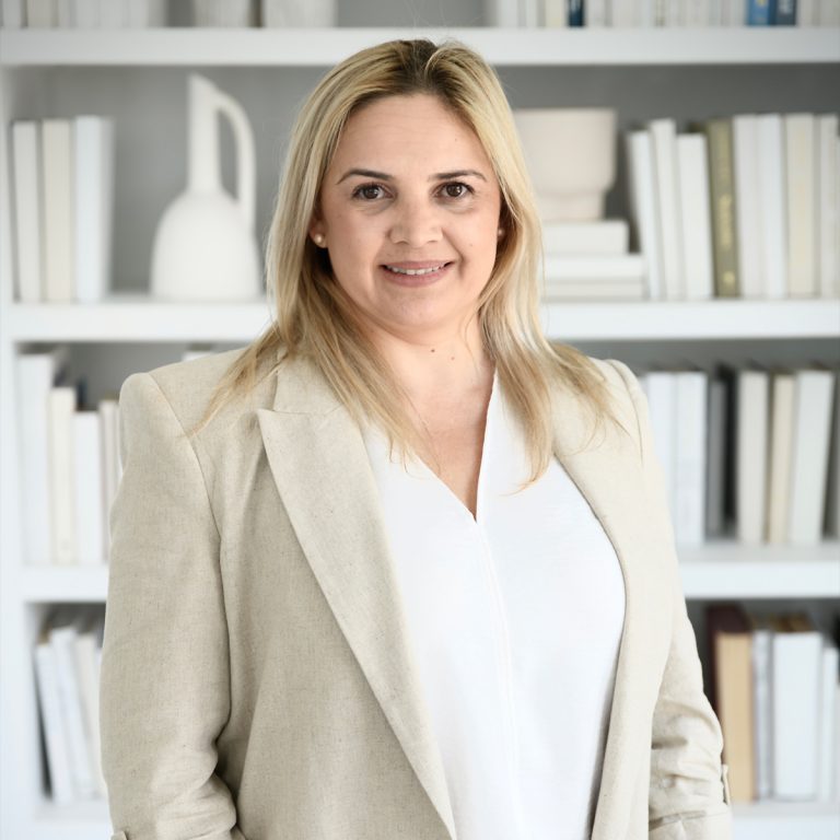 Portrait of Izabel Dolhy, Registered Psychotherapist (Qualifying)